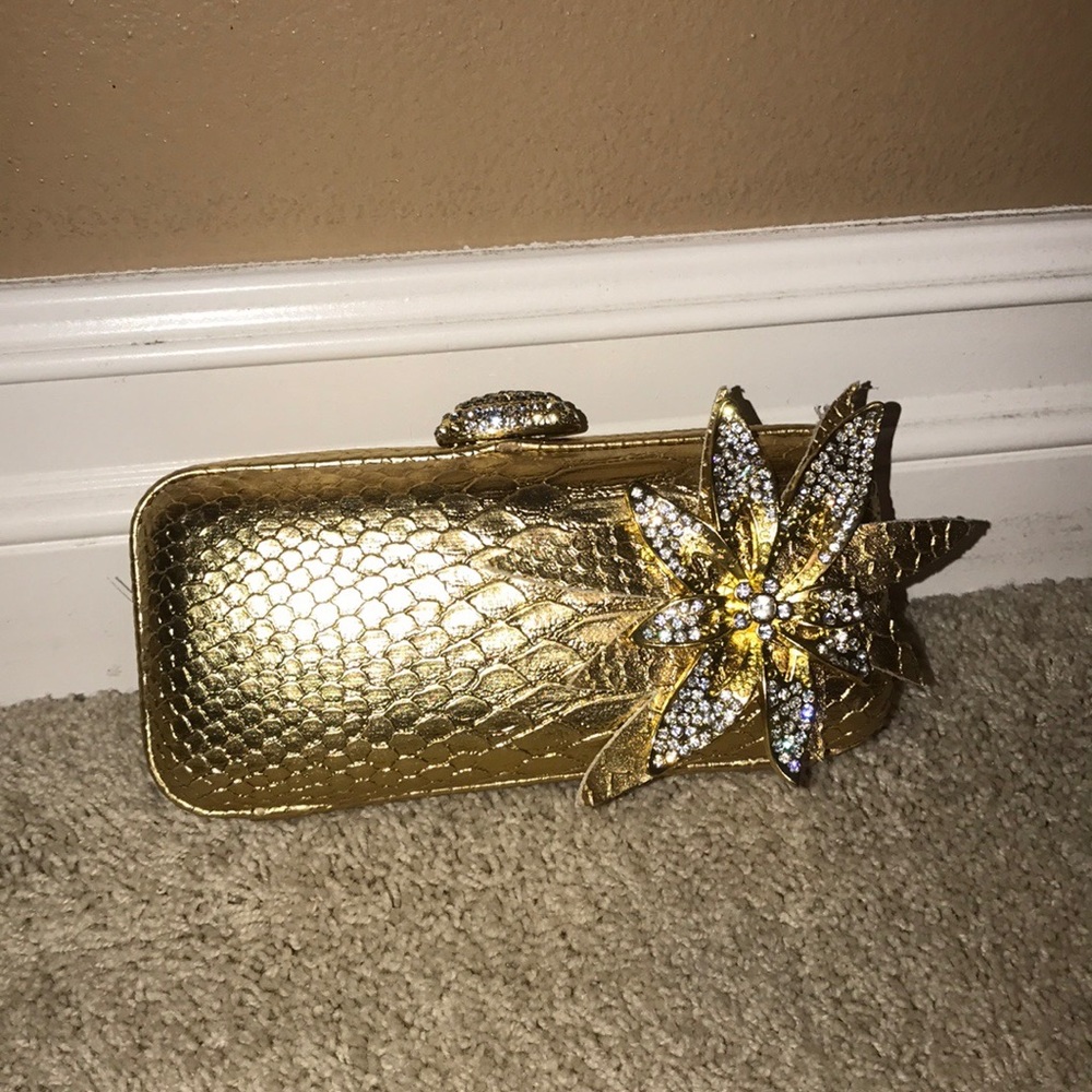 Stylish Bebe clutch used once!!